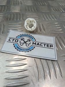 Фиксатор топливной трубки