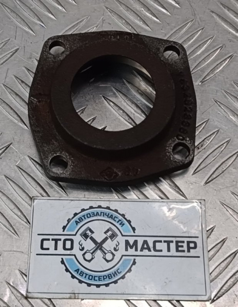 Корпус сальника левого привода